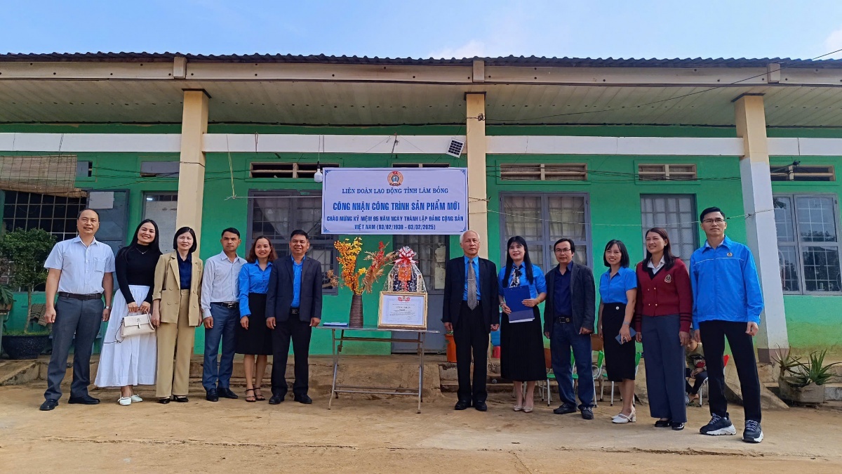 Xuân ấm áp tình công đoàn ở khu tập thể giáo viên vùng khó