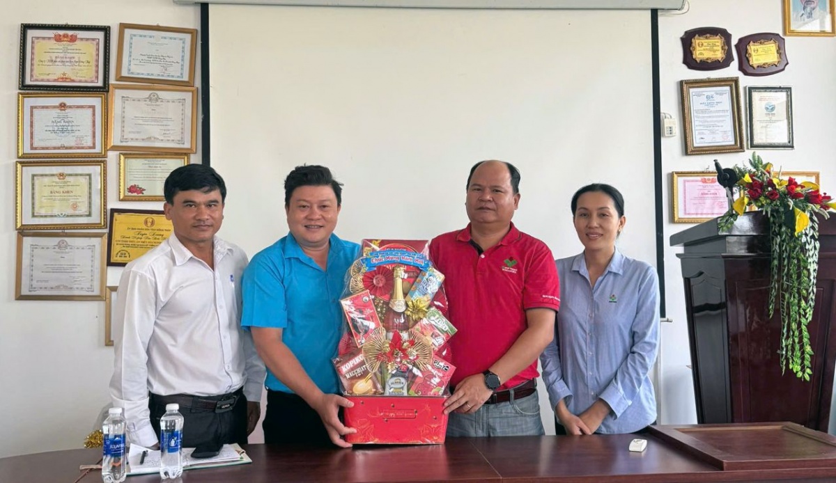 Tăng cường vai trò công đoàn trong gắn kết kinh tế với xã hội Tăng cường vai trò công đoàn trong gắn kết kinh tế với xã hội