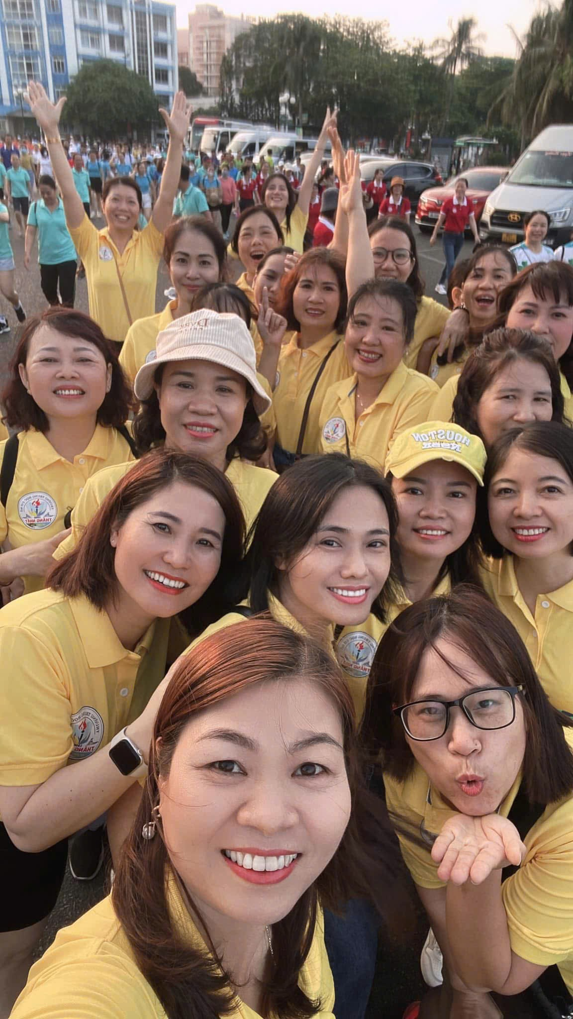 Có một niềm hạnh phúc ấm áp, dịu dàng Có một niềm hạnh phúc ấm áp, dịu dàng