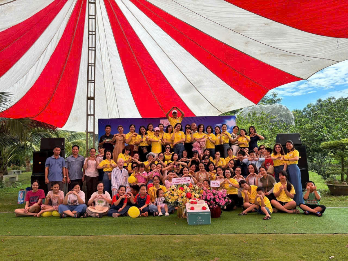 Có một niềm hạnh phúc ấm áp, dịu dàng Có một niềm hạnh phúc ấm áp, dịu dàng