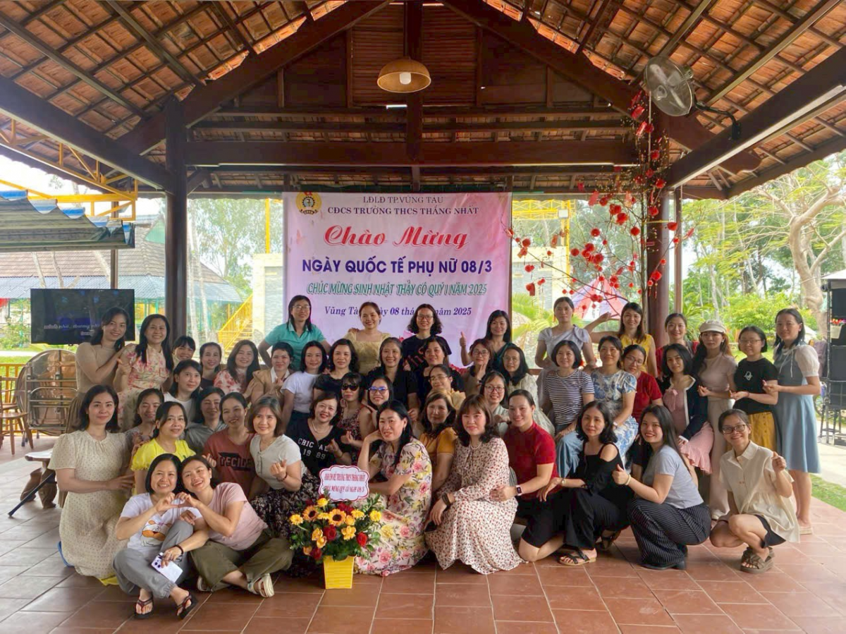 Có một niềm hạnh phúc ấm áp, dịu dàng Có một niềm hạnh phúc ấm áp, dịu dàng