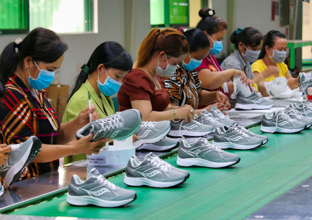 Một chữ “thêm” trong thỏa ước: Nâng bước đời công nhân Một chữ “thêm” trong thỏa ước: Nâng bước đời công nhân