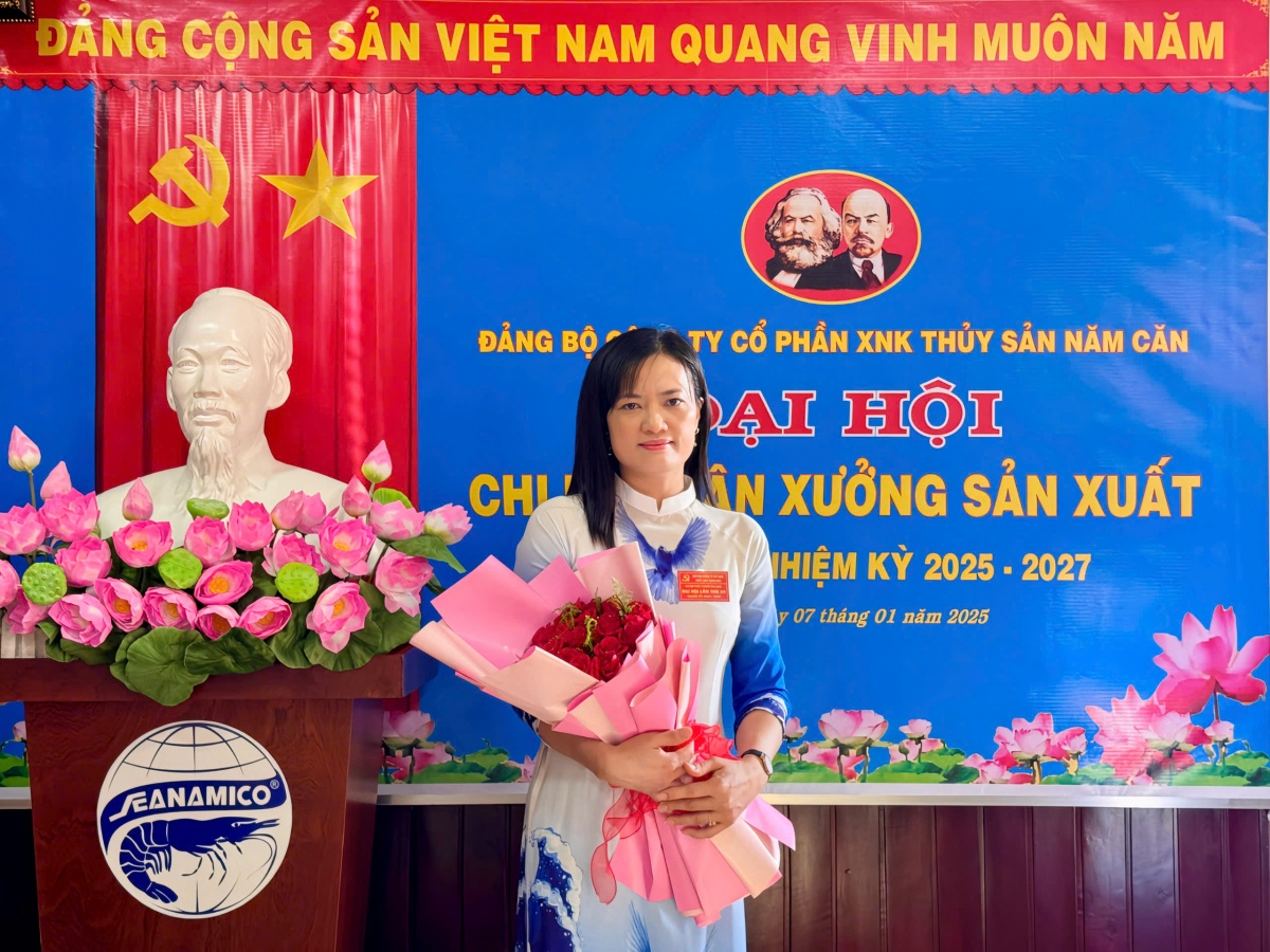 Đảng viên Phương Anh với một tấm thẻ – hai hành trình Đảng viên Phương Anh với một tấm thẻ – hai hành trình
