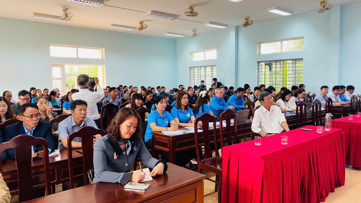 Cán bộ công đoàn Huế bắt nhịp làm việc thời công nghệ số