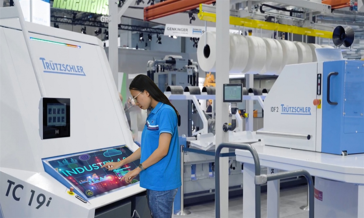 Người lao động dệt may tiếp cận thông tin – Bài 3: Giải pháp và kiến nghị