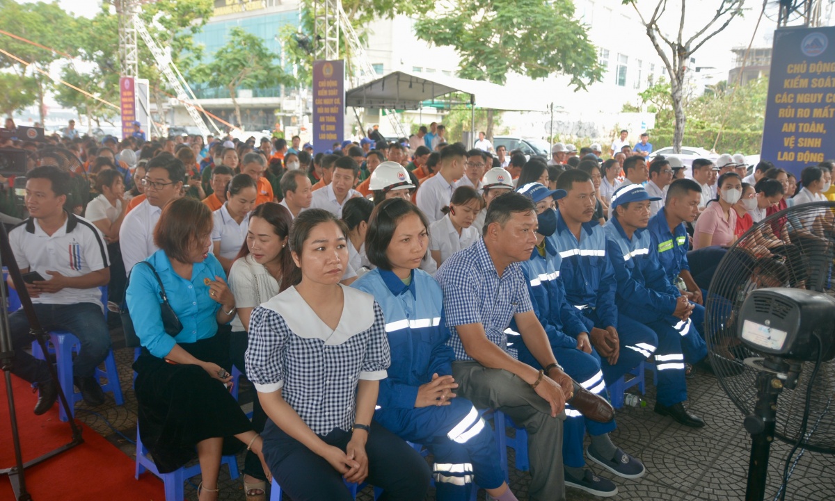 Đà Nẵng phát động Tháng Công nhân và Tháng hành động về An toàn, vệ sinh lao động 2025 Đà Nẵng phát động Tháng Công nhân và Tháng hành động về An toàn, vệ sinh lao động 2025