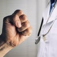 Ôm bụng chịu đau, tiếp tục cấp cứu