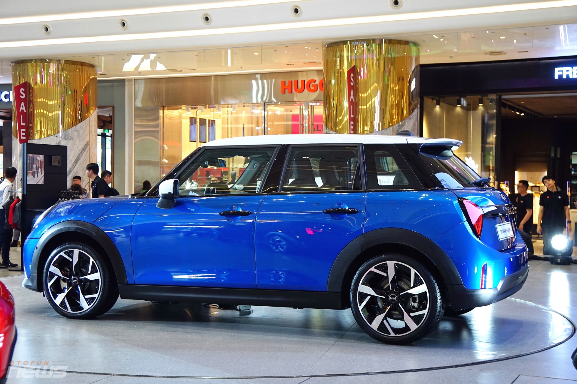 Mini Cooper S thế hệ mới được trang bị gói hỗ trợ lái ADAS với loạt công nghệ như Cruise Control chủ động, hỗ trợ giữ làn, cảnh báo giới hạn tốc độ, hỗ trợ đỗ xe, camera 360 độ và phanh tự động khẩn cấp. Mini Cooper S thế hệ mới được trang bị gói hỗ trợ lái ADAS với loạt công nghệ như Cruise Control chủ động, hỗ trợ giữ làn, cảnh báo giới hạn tốc độ, hỗ trợ đỗ xe, camera 360 độ và phanh tự động khẩn cấp.