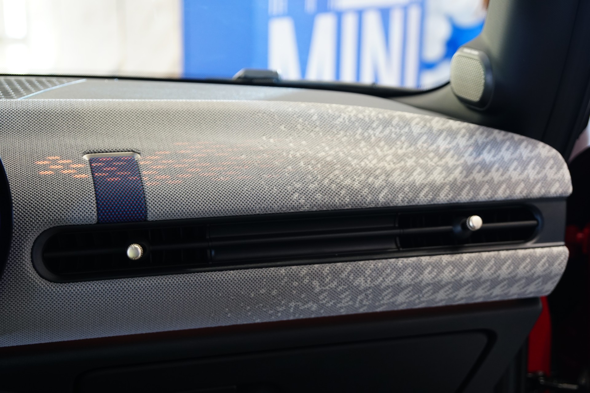 Mini Cooper S phiên bản 5 cửa: Hatchback hạng sang, không đối thủ tại Việt Nam Mini Cooper S phiên bản 5 cửa: Hatchback hạng sang, không đối thủ tại Việt Nam