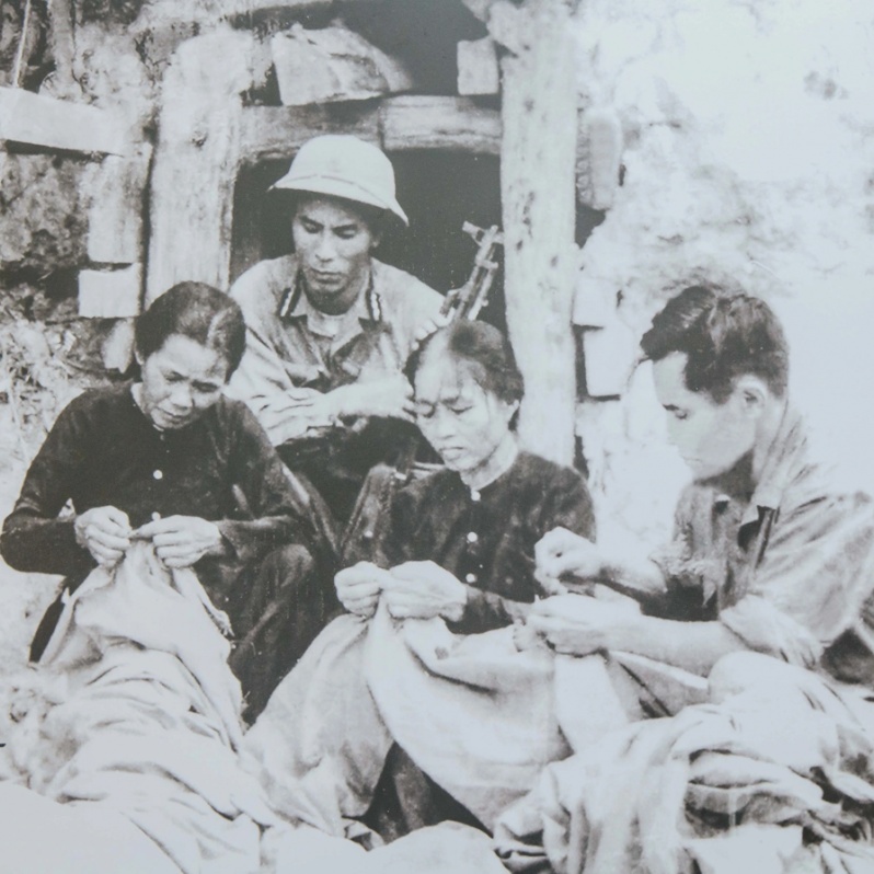 Chuyện về người may cờ đỏ sao vàng treo trên bờ Hiền Lương