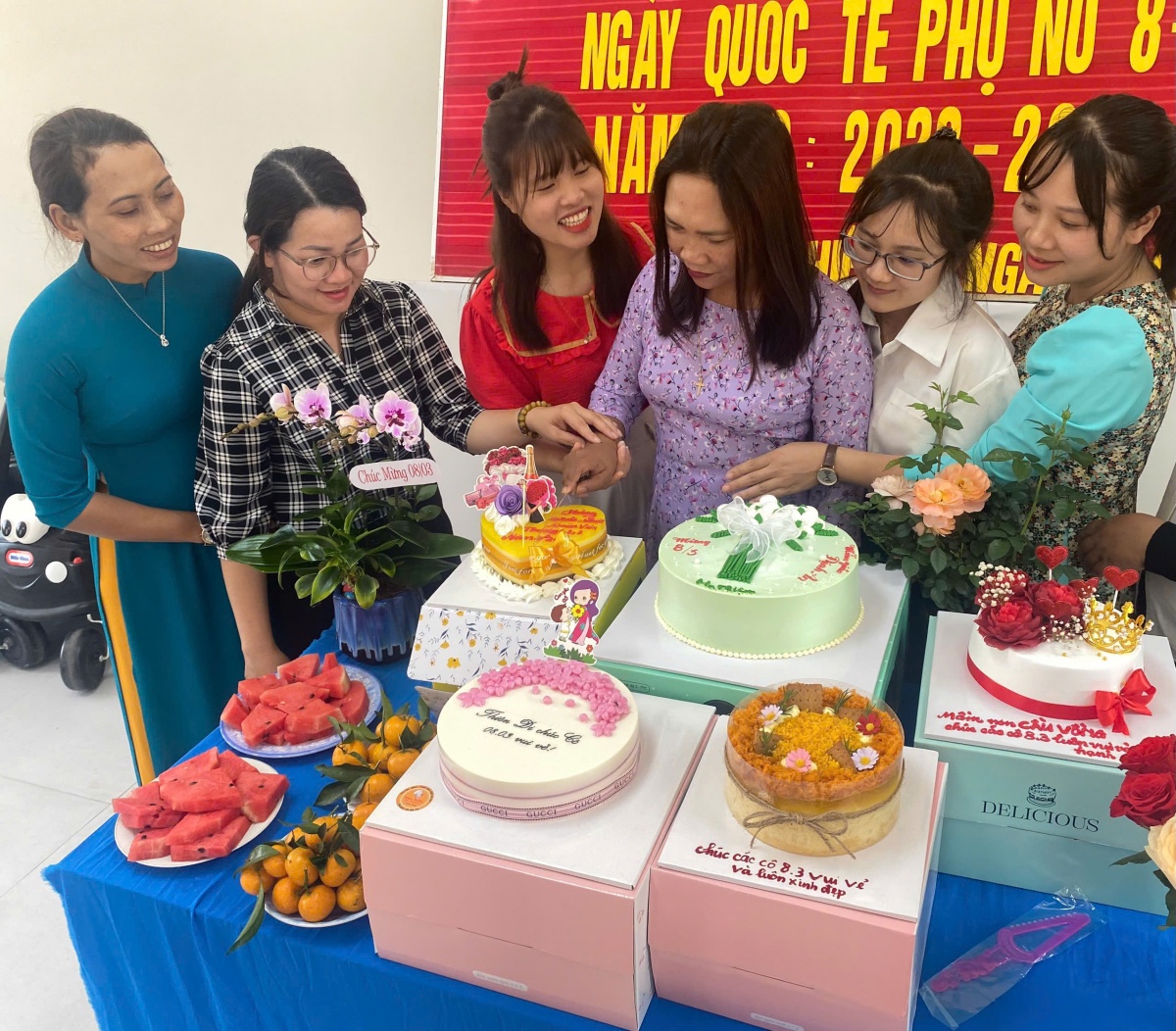 Công đoàn là “bà đỡ” cho chuyên môn của một ngôi trường ở Lâm Đồng Công đoàn là “bà đỡ” cho chuyên môn của một ngôi trường ở Lâm Đồng