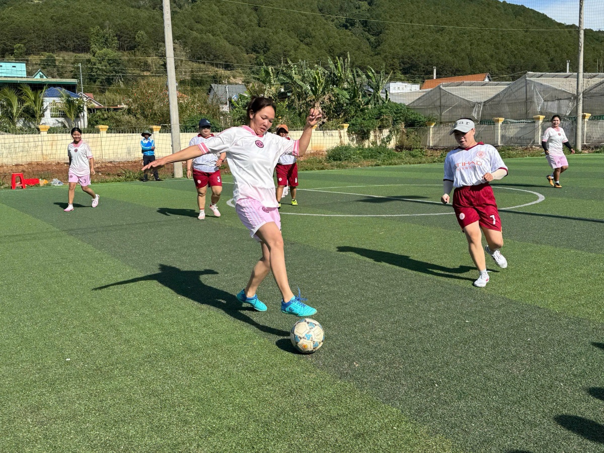 Công đoàn là “bà đỡ” cho chuyên môn của một ngôi trường ở Lâm Đồng Công đoàn là “bà đỡ” cho chuyên môn của một ngôi trường ở Lâm Đồng