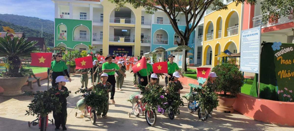 Công đoàn là “bà đỡ” cho chuyên môn của một ngôi trường ở Lâm Đồng Công đoàn là “bà đỡ” cho chuyên môn của một ngôi trường ở Lâm Đồng