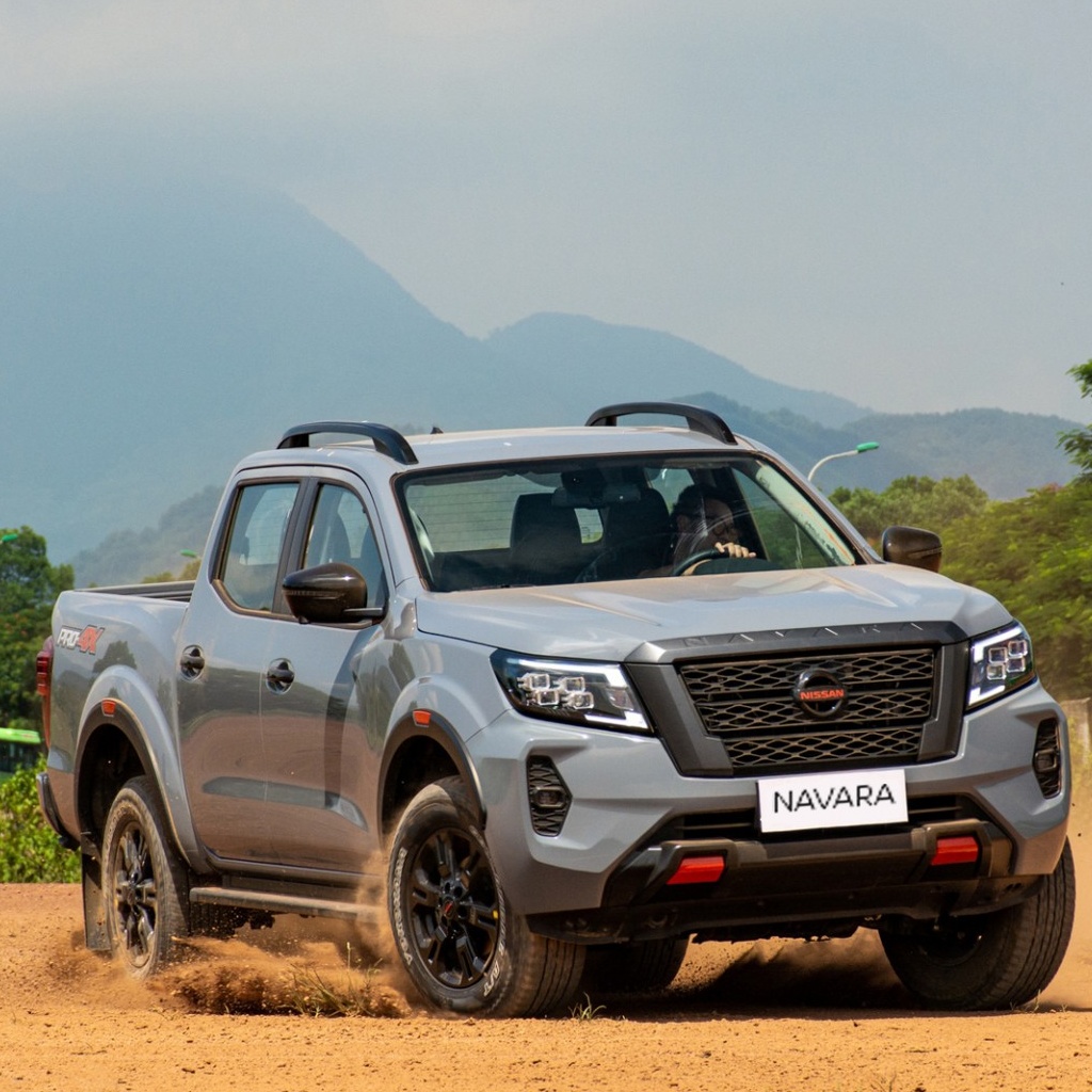 Nissan Navara giảm giá cực mạnh, bản cao cấp rẻ hơn Ford Ranger Wildtrak trên 100 triệu