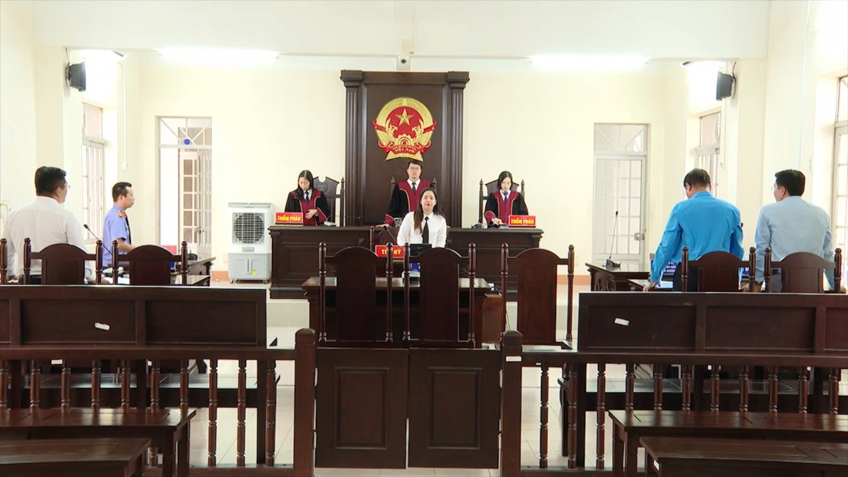 Vụ người lao động đòi doanh nghiệp bồi thường gần 1 tỷ đồng: Tạm ngừng phiên tòa phúc thẩm