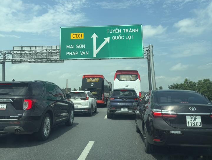 Giao thông cửa ngõ Thủ đô “nóng” dần cuối kỳ nghỉ lễ Giao thông cửa ngõ Thủ đô “nóng” dần cuối kỳ nghỉ lễ