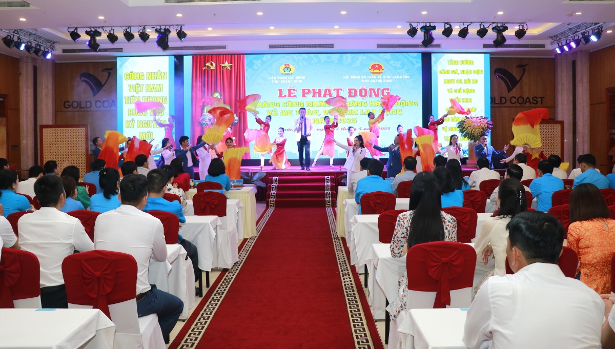 Tháng Công nhân ở Quảng Bình: Hướng về cơ sở, chăm lo người lao động Tháng Công nhân ở Quảng Bình: Hướng về cơ sở, chăm lo người lao động