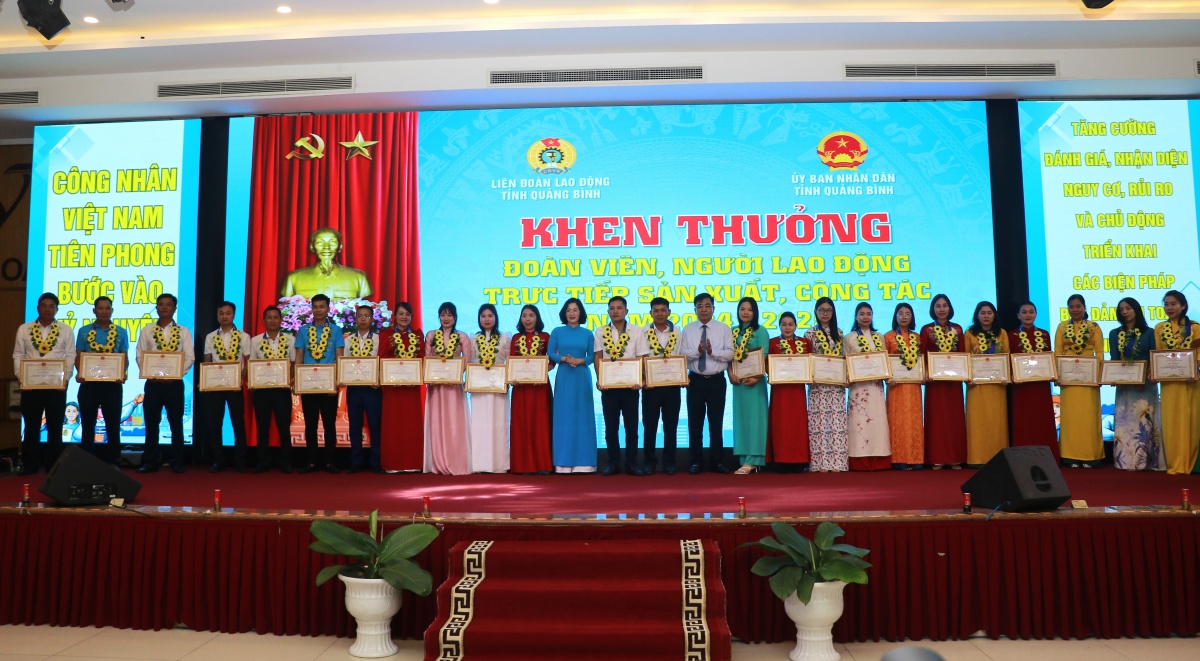 Tháng Công nhân ở Quảng Bình: Hướng về cơ sở, chăm lo người lao động Tháng Công nhân ở Quảng Bình: Hướng về cơ sở, chăm lo người lao động