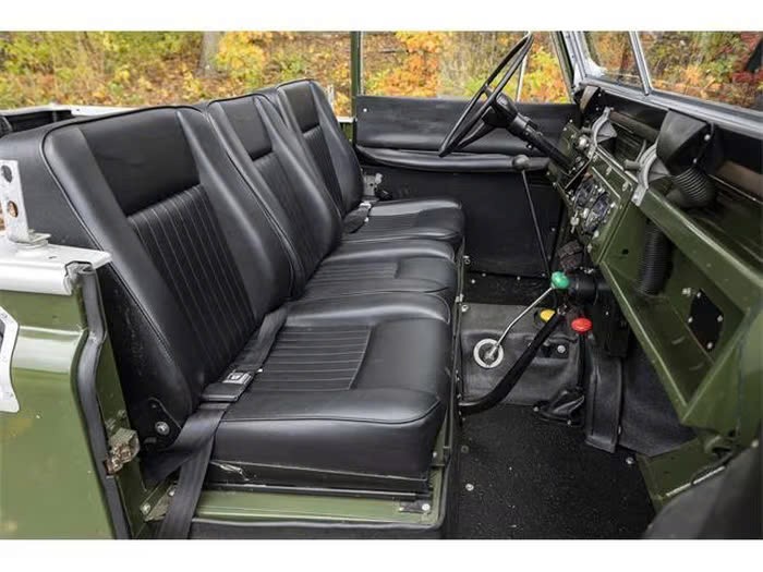 Land Rover hơn 50 tuổi tân trang lại bán giá 900 triệu đồng