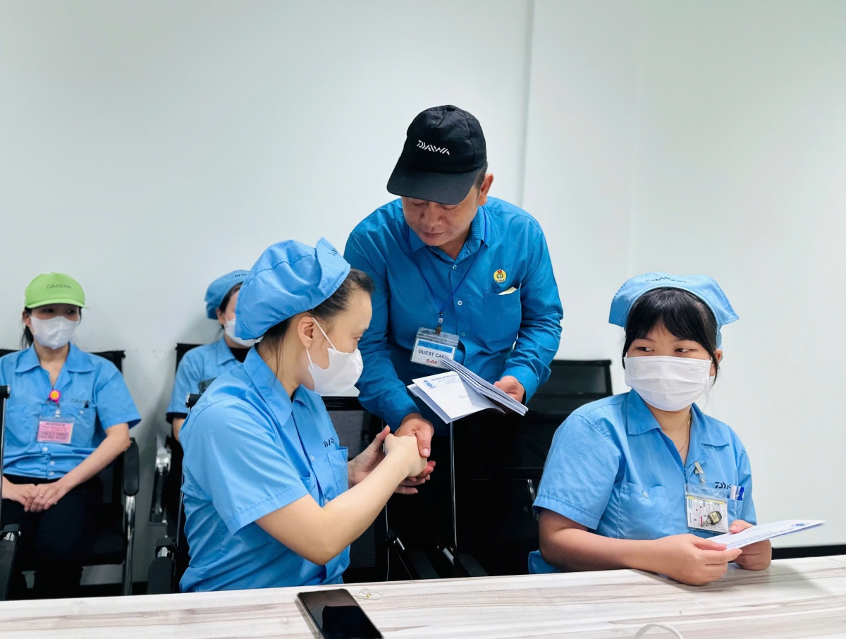 Công đoàn đồng hành cùng người lao động vượt qua bệnh tật Công đoàn đồng hành cùng người lao động vượt qua bệnh tật