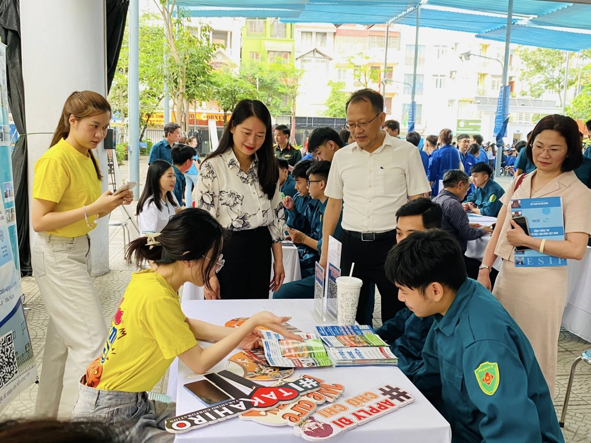 Gần 1.700 cơ hội việc làm tại phiên Ba Đình