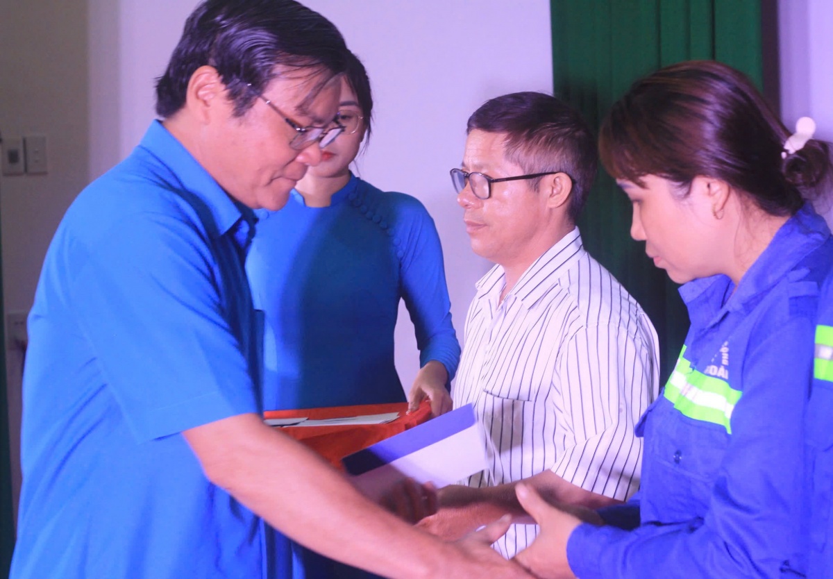 LĐLĐ Bình Phước: Hàng ngàn phần quà tặng NLĐ khó khăn trong Tháng công nhân 2025