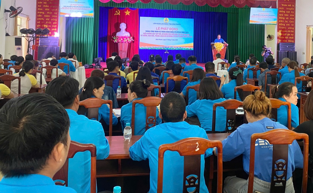 LĐLĐ Bình Phước: Hàng ngàn phần quà tặng NLĐ khó khăn trong Tháng công nhân 2025