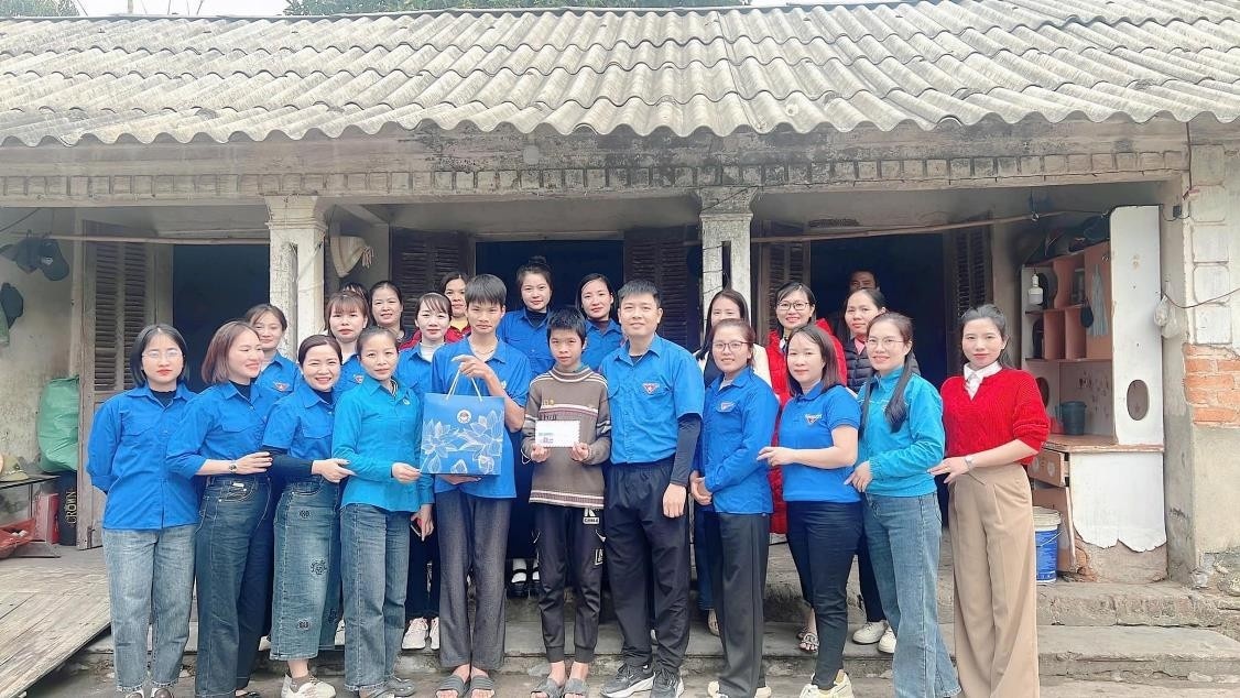 Lấy yêu thương làm nền tảng để gắn kết và phát triển Lấy yêu thương làm nền tảng để gắn kết và phát triển