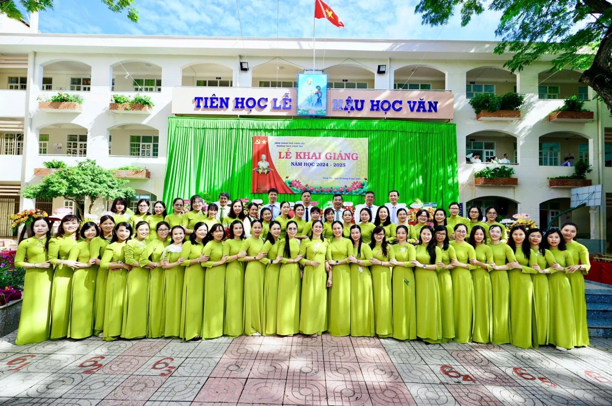 Lấy yêu thương làm nền tảng để gắn kết và phát triển Lấy yêu thương làm nền tảng để gắn kết và phát triển