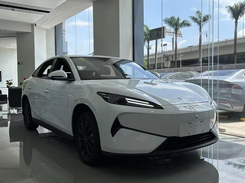 BYD e7 - Mẫu sedan điện giá rẻ nhất nhì phân khúc xuất hiện tại các đại lý ở Trung Quốc BYD e7 - Mẫu sedan điện giá rẻ nhất nhì phân khúc xuất hiện tại các đại lý ở Trung Quốc