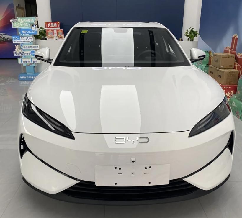 BYD e7 - Mẫu sedan điện giá rẻ nhất nhì phân khúc xuất hiện tại các đại lý ở Trung Quốc BYD e7 - Mẫu sedan điện giá rẻ nhất nhì phân khúc xuất hiện tại các đại lý ở Trung Quốc