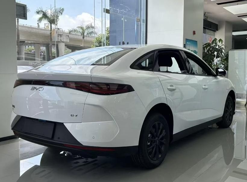 BYD e7 - Mẫu sedan điện giá rẻ nhất nhì phân khúc xuất hiện tại các đại lý ở Trung Quốc BYD e7 - Mẫu sedan điện giá rẻ nhất nhì phân khúc xuất hiện tại các đại lý ở Trung Quốc