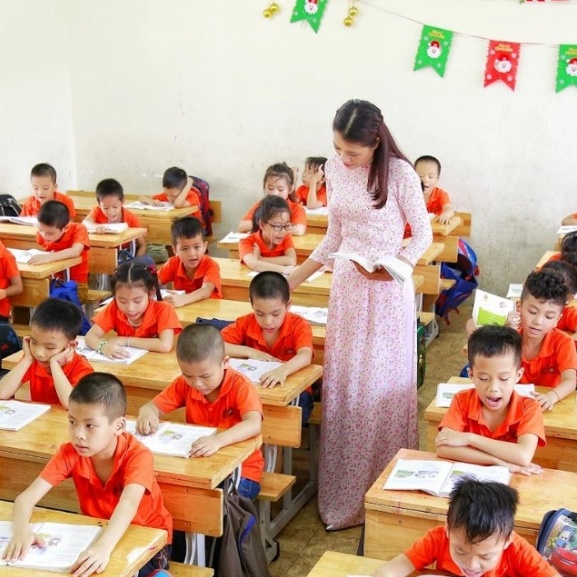 Trả lương dạy thêm giờ cho giáo viên: Gỡ rối bất cập, đảm bảo quyền lợi