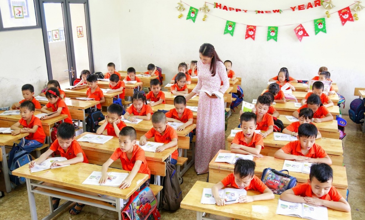 Trả lương dạy thêm giờ cho giáo viên: Gỡ rối bất cập, đảm bảo quyền lợi Trả lương dạy thêm giờ cho giáo viên: Gỡ rối bất cập, đảm bảo quyền lợi