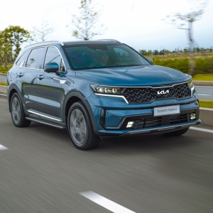 Kia Sorento 2025 có giá dưới 900 triệu đồng, thách thức các đối thủ