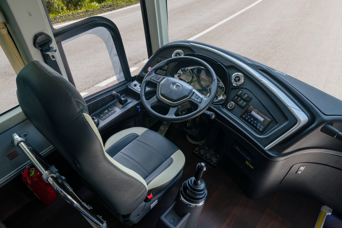 Khoang lái rộng rãi, tiện ích hiện đại