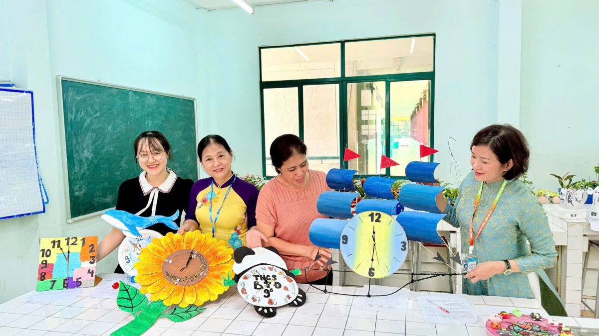 Công đoàn gắn bó, đồng hành – vì một ngôi trường hạnh phúc Công đoàn gắn bó, đồng hành – vì một ngôi trường hạnh phúc