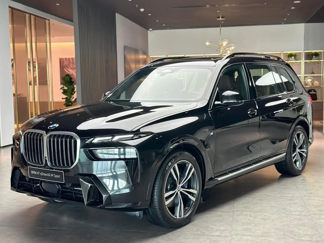 BMW X7 bất ngờ giảm giá cả gần tỷ đồng