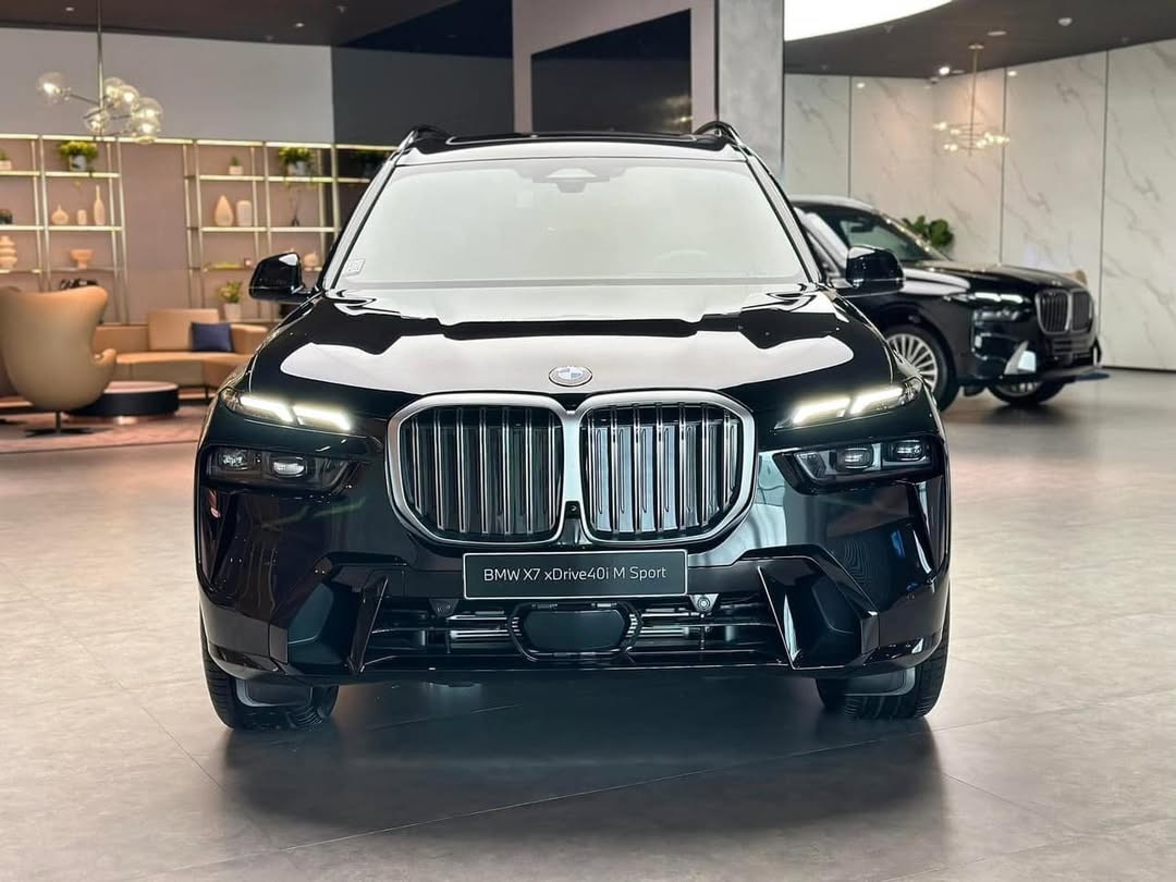 BMW X7 bất ngờ giảm giá cả gần tỷ đồng