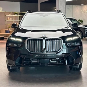 BMW X7 bất ngờ giảm giá cả gần tỷ đồng