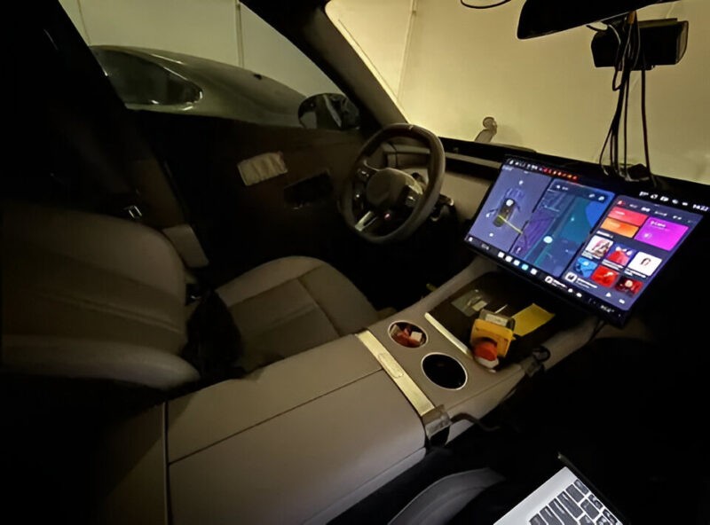 Xe SUV điện Xiaomi YU7 sắp ra mắt giữa bối cảnh chiếc xe đầu tiên đang chuẩn bị vướng vụ kiện tập thể