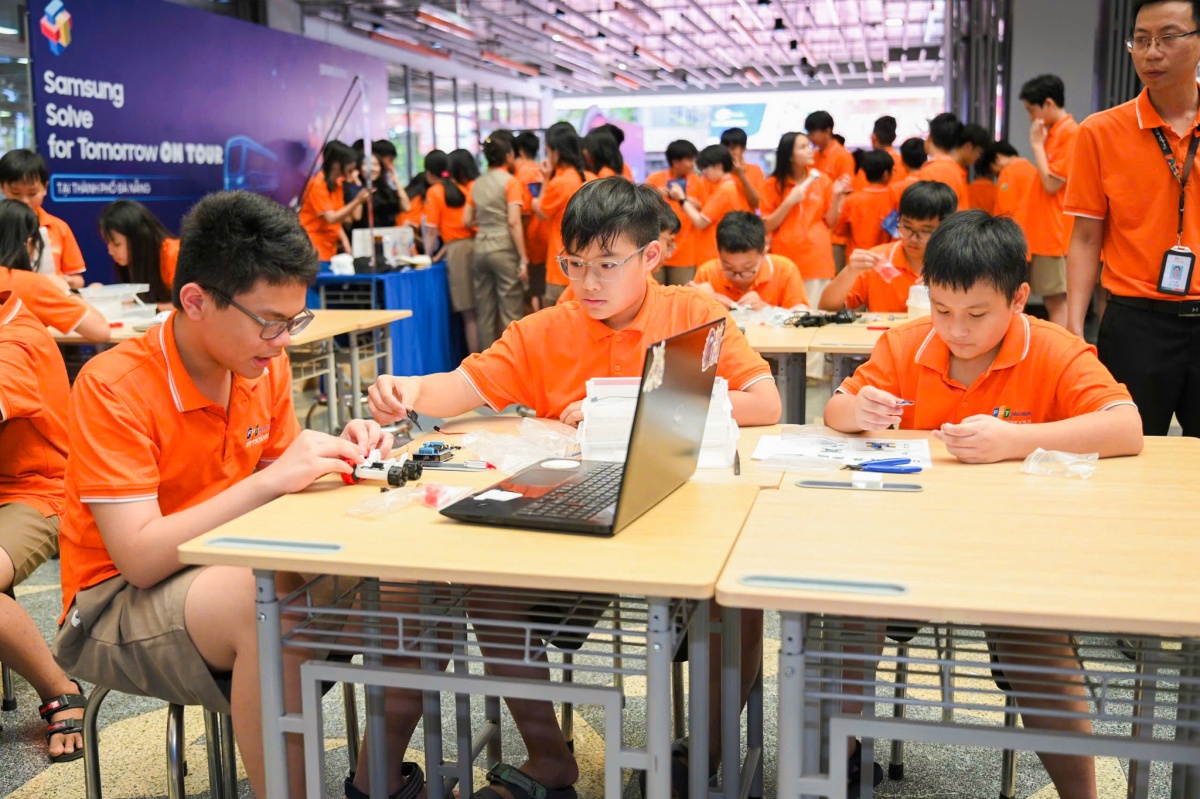 Samsung khởi động cuộc thi Solve for Tomorrow 2025 tại khu vực miền Trung Samsung khởi động cuộc thi Solve for Tomorrow 2025 tại khu vực miền Trung