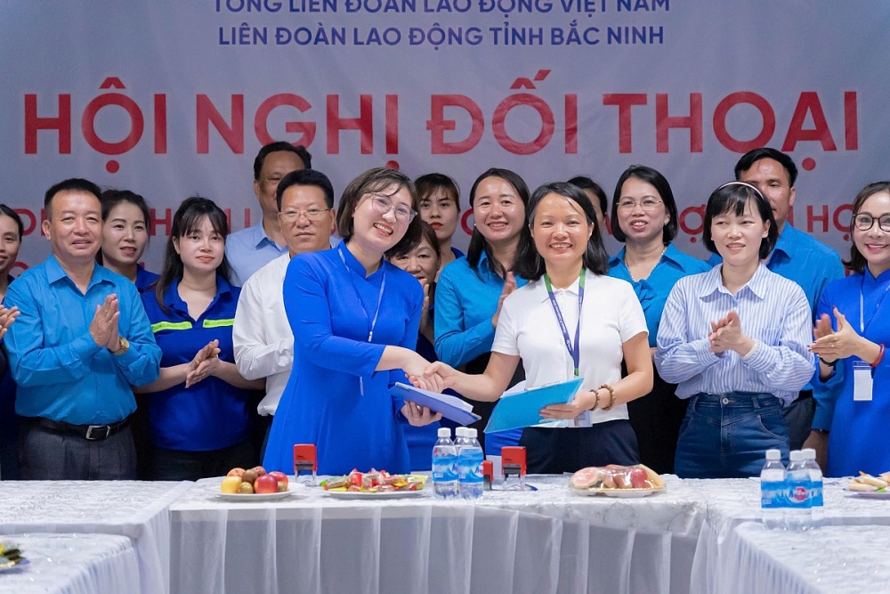 Đối thoại điểm - mô hình mang lại quyền lợi thiết thực cho lao động nữ Đối thoại điểm - mô hình mang lại quyền lợi thiết thực cho lao động nữ