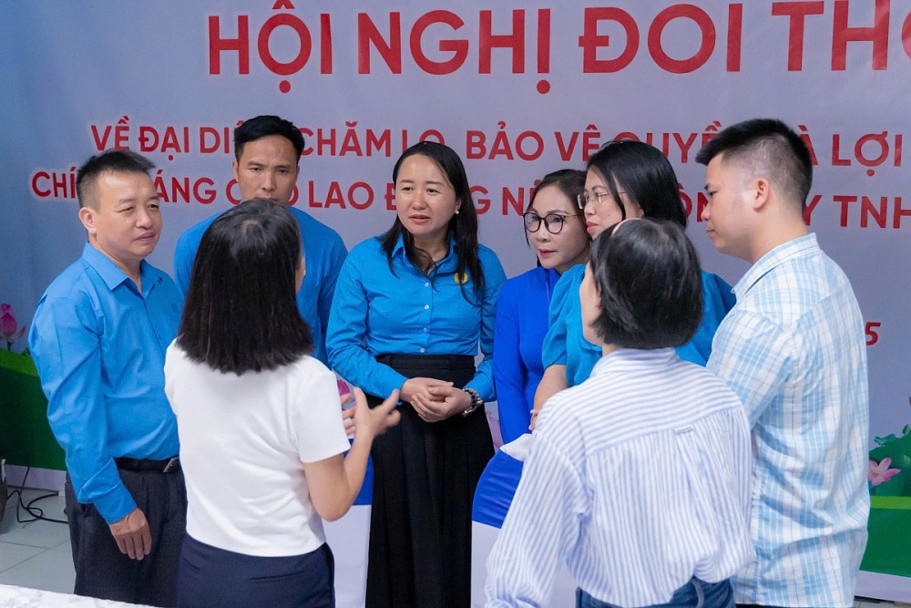 Đối thoại điểm - mô hình mang lại quyền lợi thiết thực cho lao động nữ Đối thoại điểm - mô hình mang lại quyền lợi thiết thực cho lao động nữ