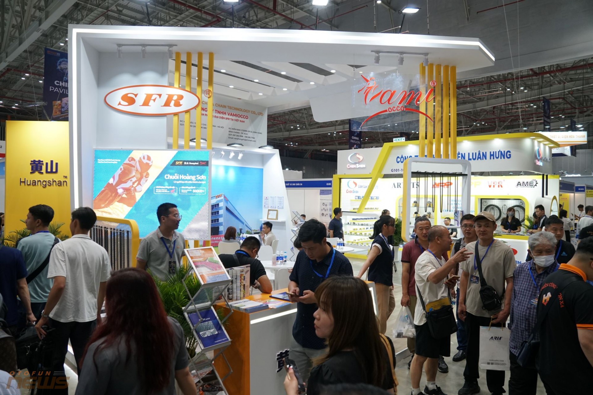 Autotech & Accessories 2025 và Cons & Trans 2025 mang đến một không gian kết nối mạnh mẽ, toàn diện cho các doanh nghiệp trong và ngoài nước với tổng quy mô 15.000m2, quy tụ gần 500 gian hàng của khoảng 400 doanh nghiệp. 