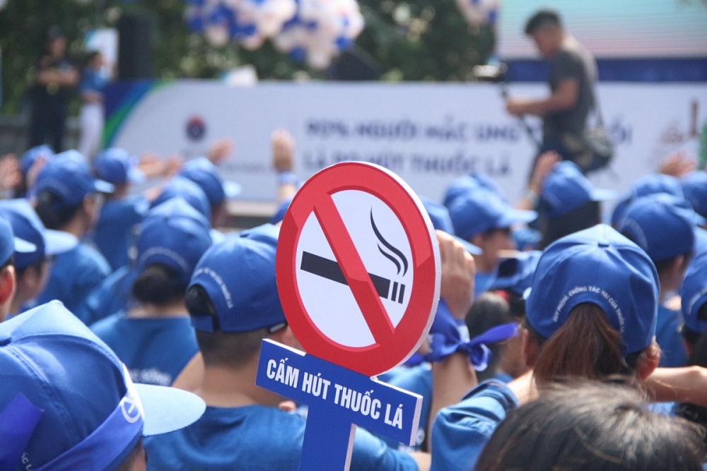 “Vạch trần” sự “hấp dẫn giả tạo” của ngành công nghiệp thuốc lá “Vạch trần” sự “hấp dẫn giả tạo” của ngành công nghiệp thuốc lá