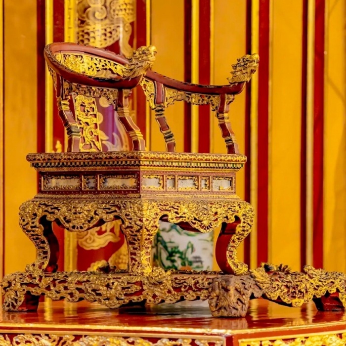 Bẻ gãy ngai vàng