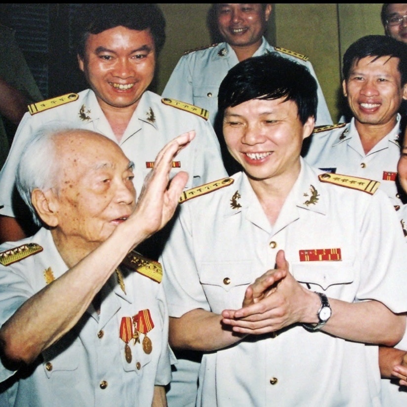 Ngọn bút, đời người và lý tưởng không đổi