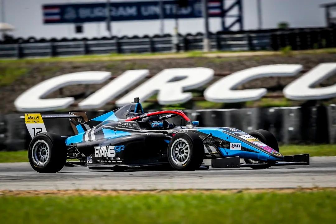 Alex Sawer Hoàng Đạt 'Ngựa ô' mang hai dòng máu khuấy đảo giải đua F4 Đông Nam Á 2025 Alex Sawer Hoàng Đạt 'Ngựa ô' mang hai dòng máu khuấy đảo giải đua F4 Đông Nam Á 2025