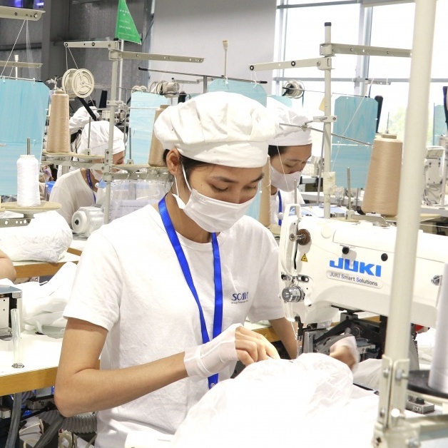 Công nhân được thưởng nóng, tăng lương nhờ sáng kiến làm lợi cho doanh nghiệp